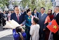 N.A. President meets Vietnamese community members in Mongolia